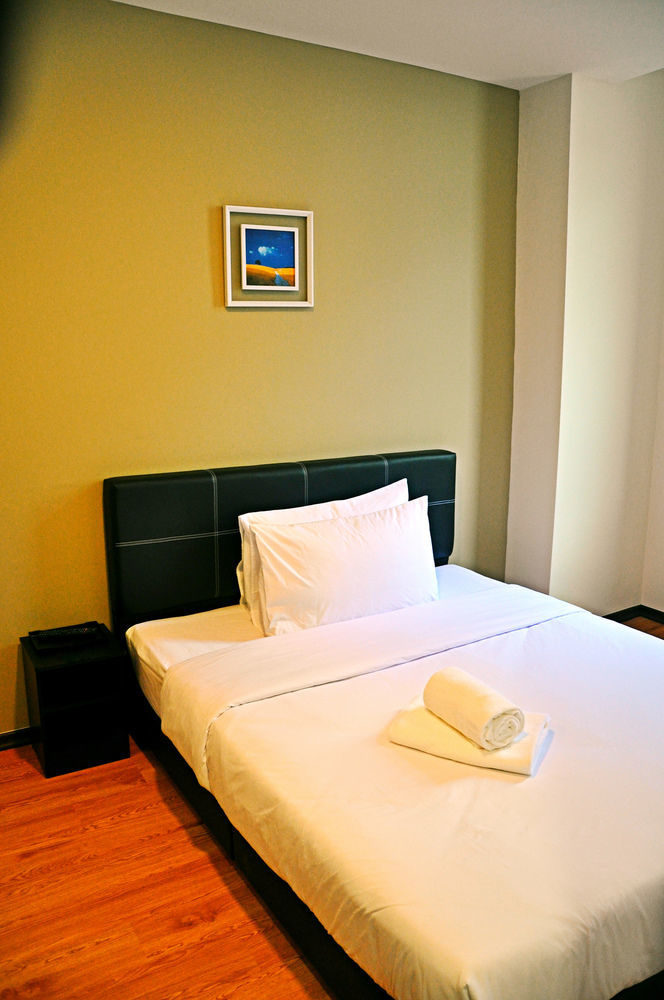 Gem Hotel Nusajaya  Exteriör bild