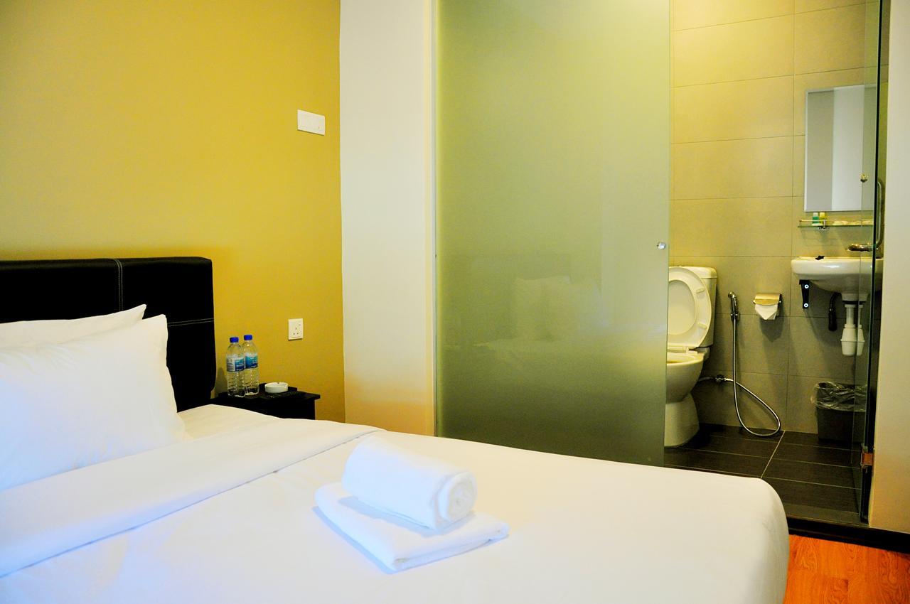 Gem Hotel Nusajaya  Exteriör bild