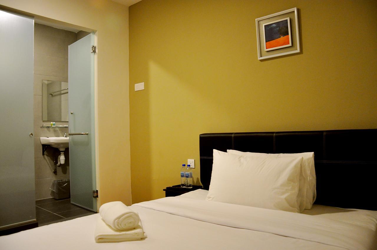 Gem Hotel Nusajaya  Exteriör bild